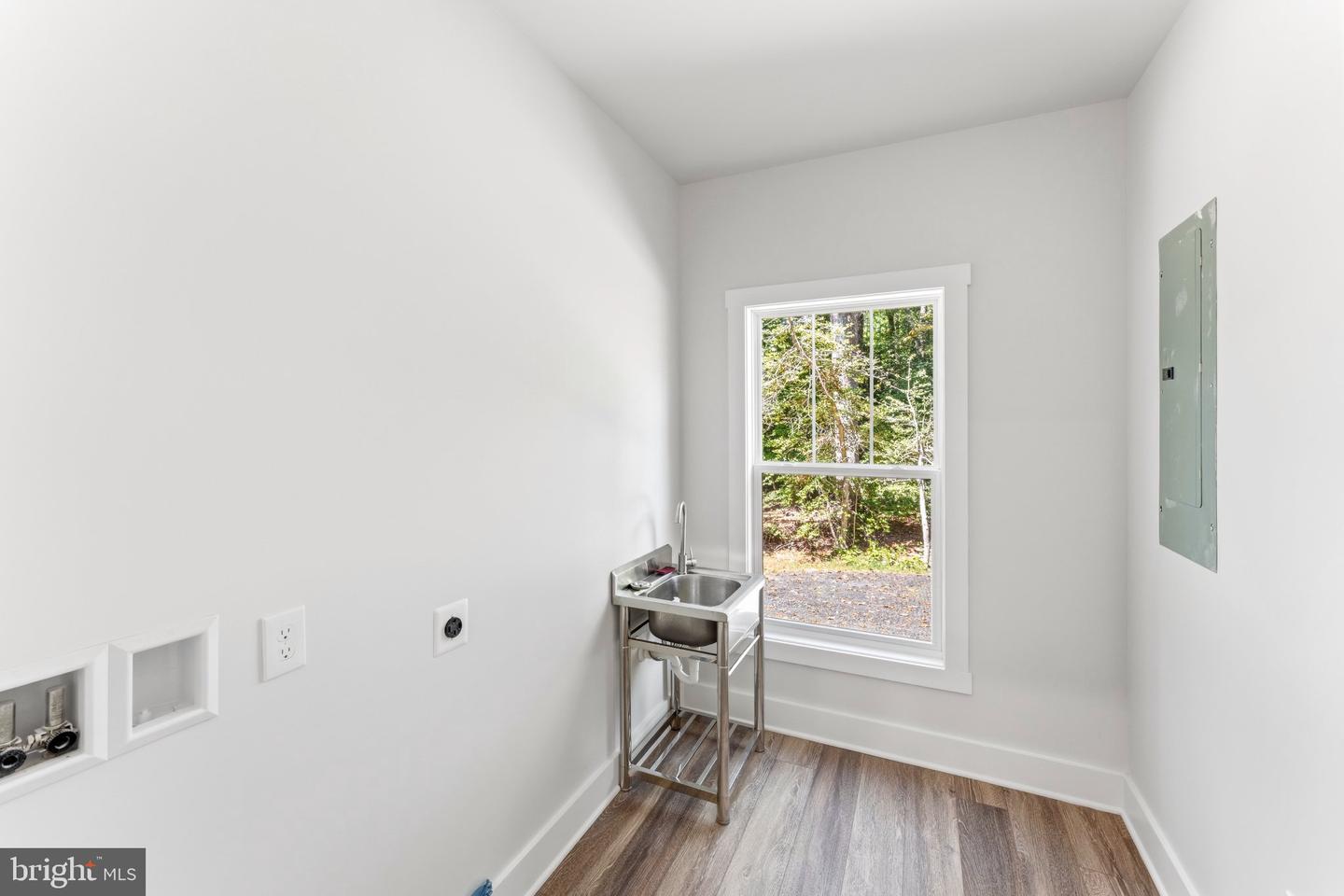 8138 Windsor Dr. Property Photo 34