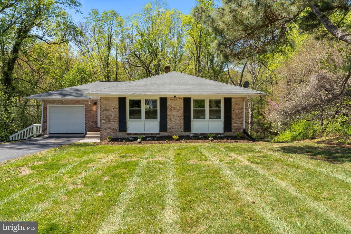 8248 EDEN DR
