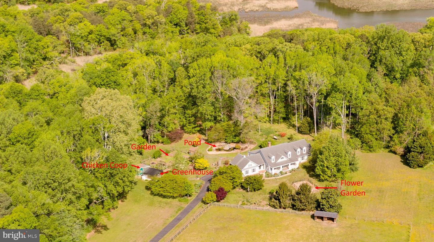 8612 Sandy Beach Ln Property Photo 3