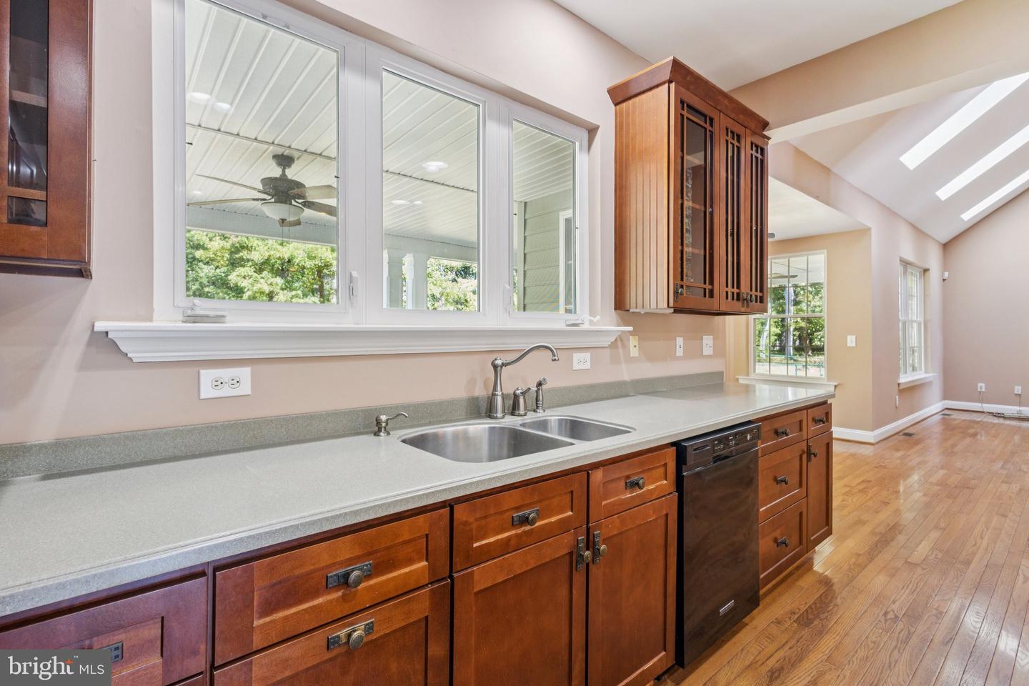 8612 Sandy Beach Ln Property Photo 6