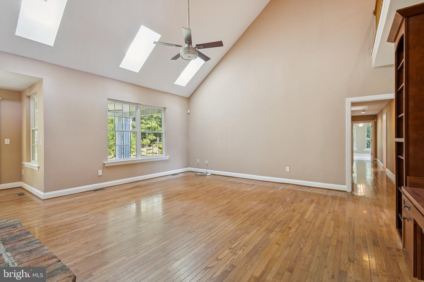8612 Sandy Beach Ln Property Photo 14