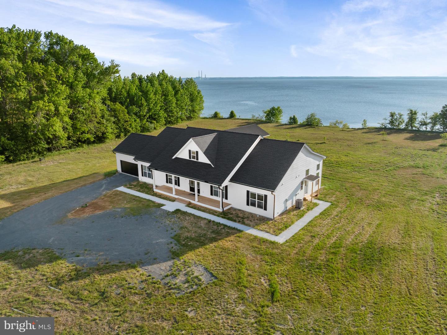 8641 Sandy Beach Ln Property Photo 7