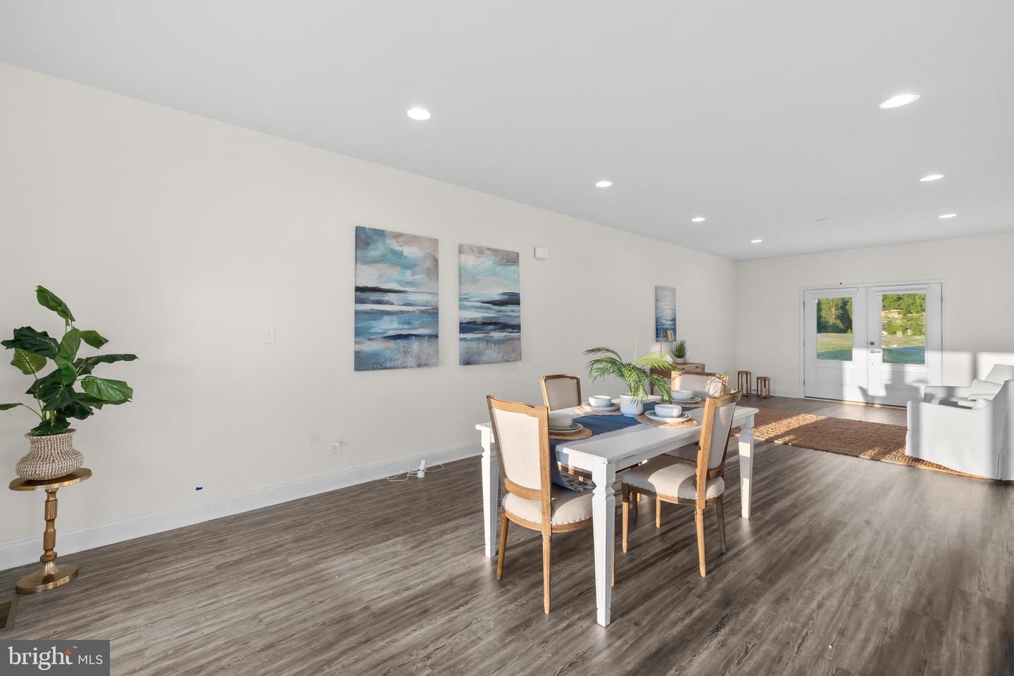 8641 Sandy Beach Ln Property Photo 17