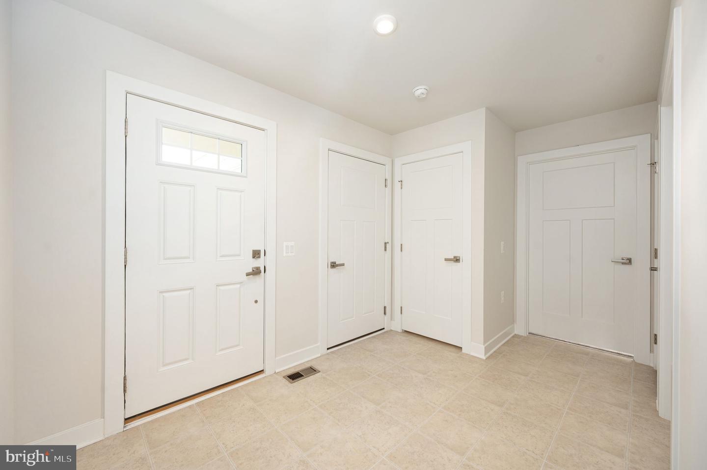 7106 Bagpipe Ln Property Photo 9
