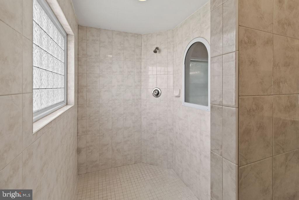17088 Windward Ln Property Photo 25