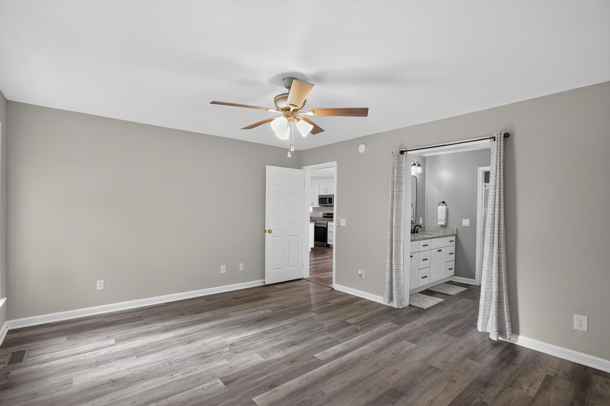 16965 Village Ln Property Photo 9