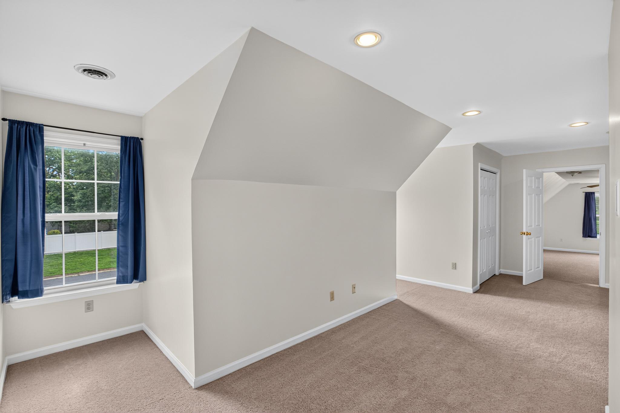 16965 Village Ln Property Photo 14