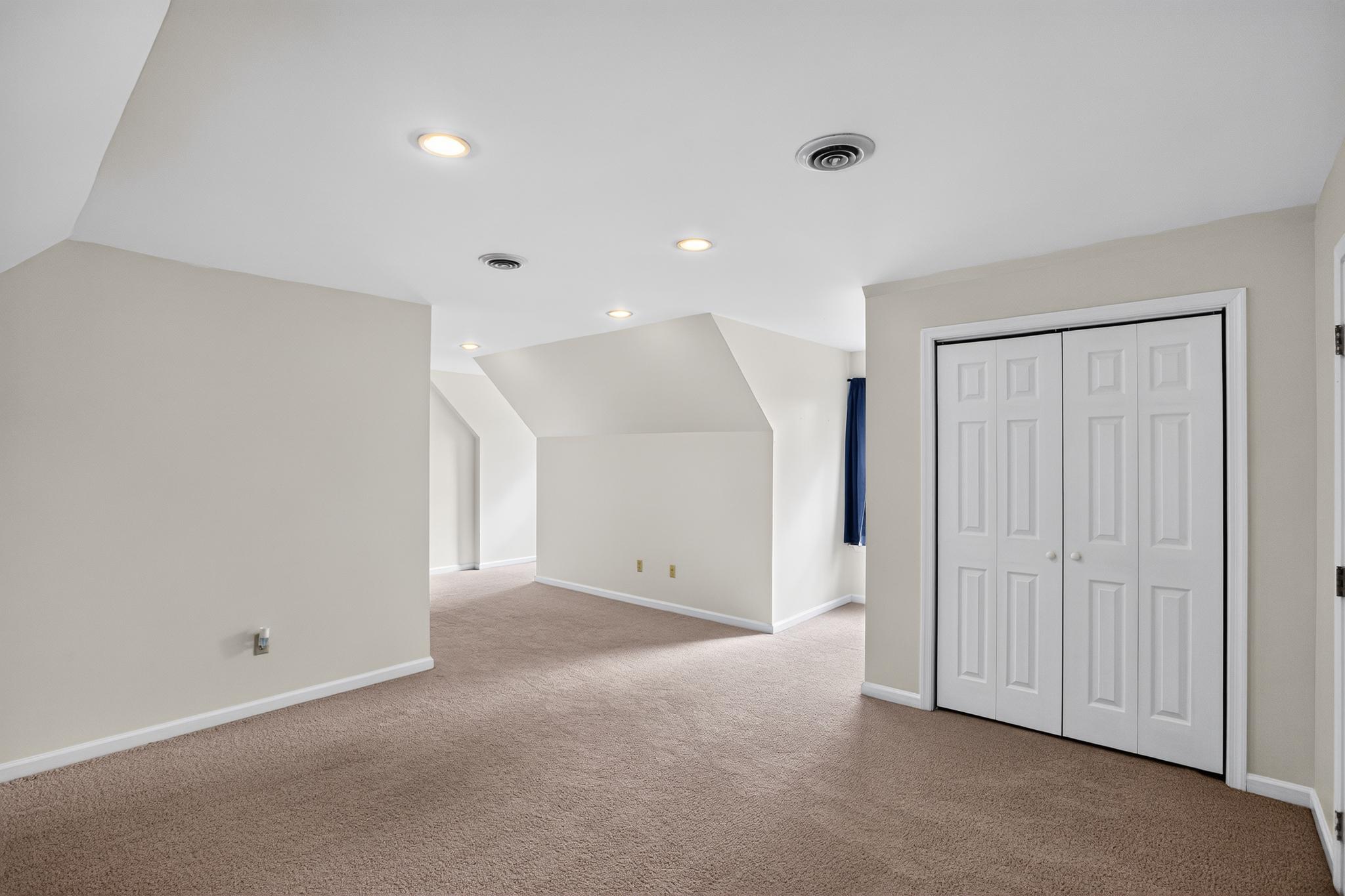 16965 Village Ln Property Photo 15