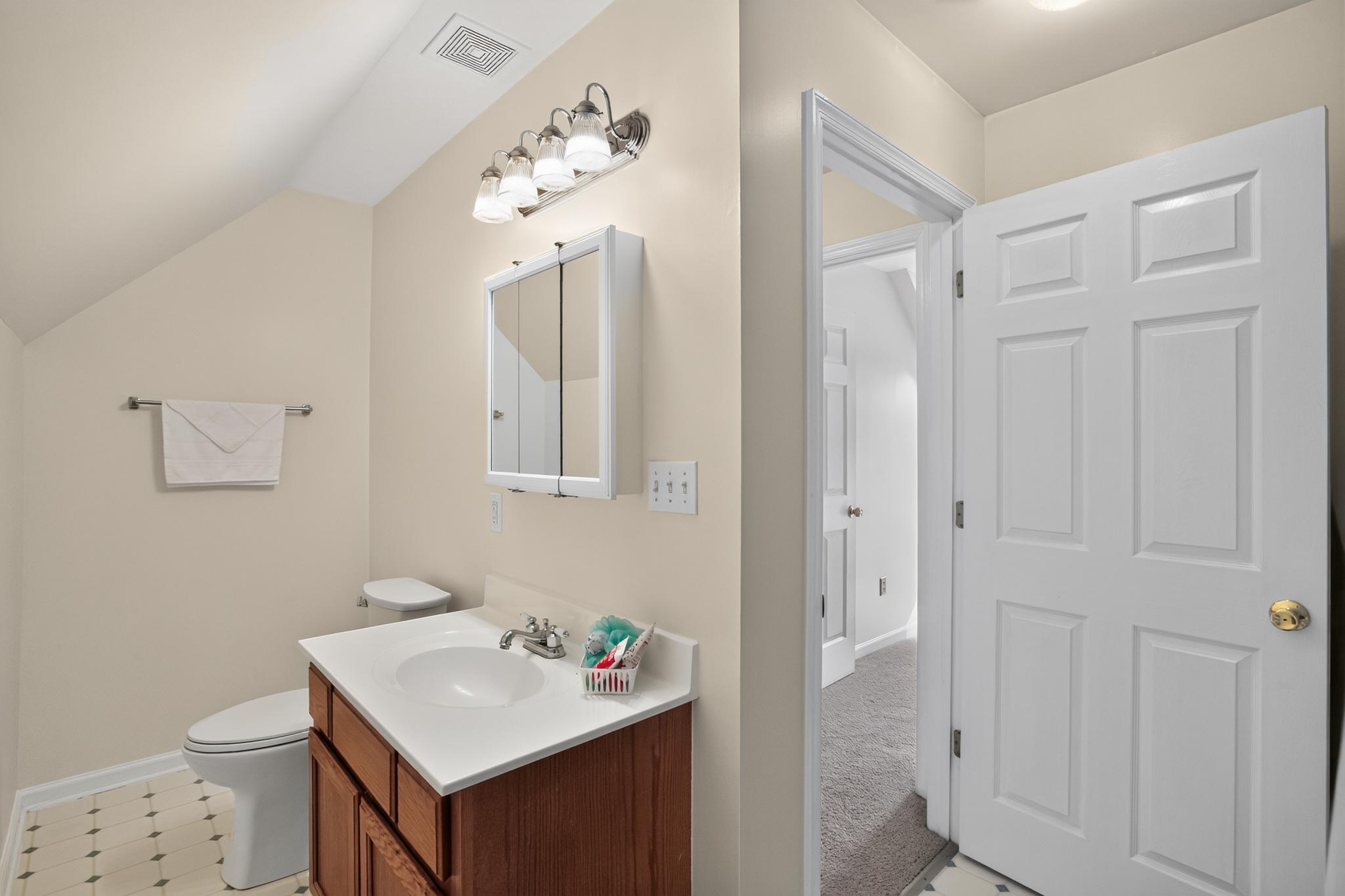 16965 Village Ln Property Photo 18