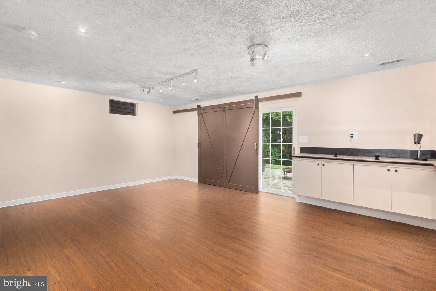 5423 Windsor Dr Property Photo 29