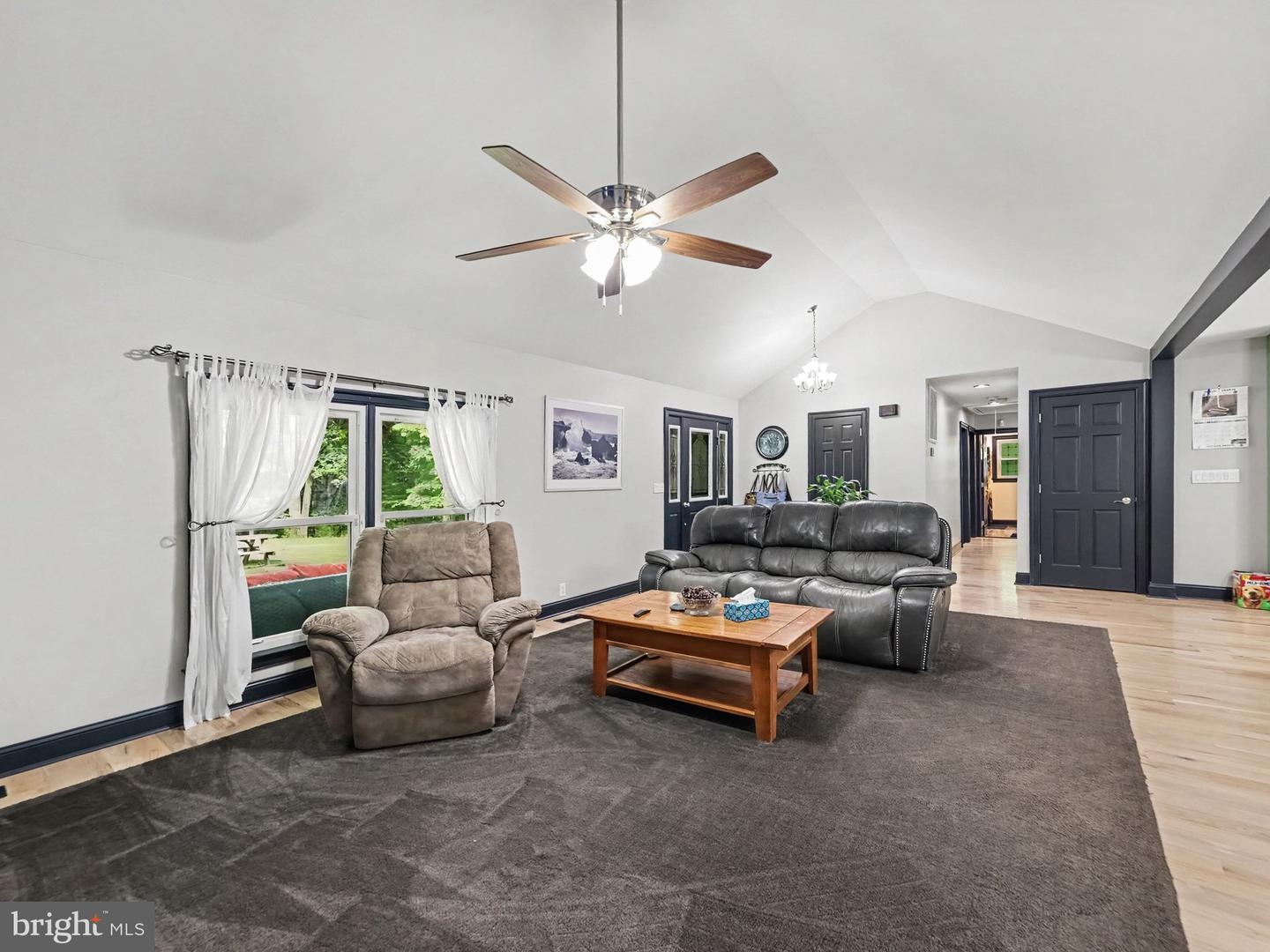 13480 Spruce Dr Property Photo 4