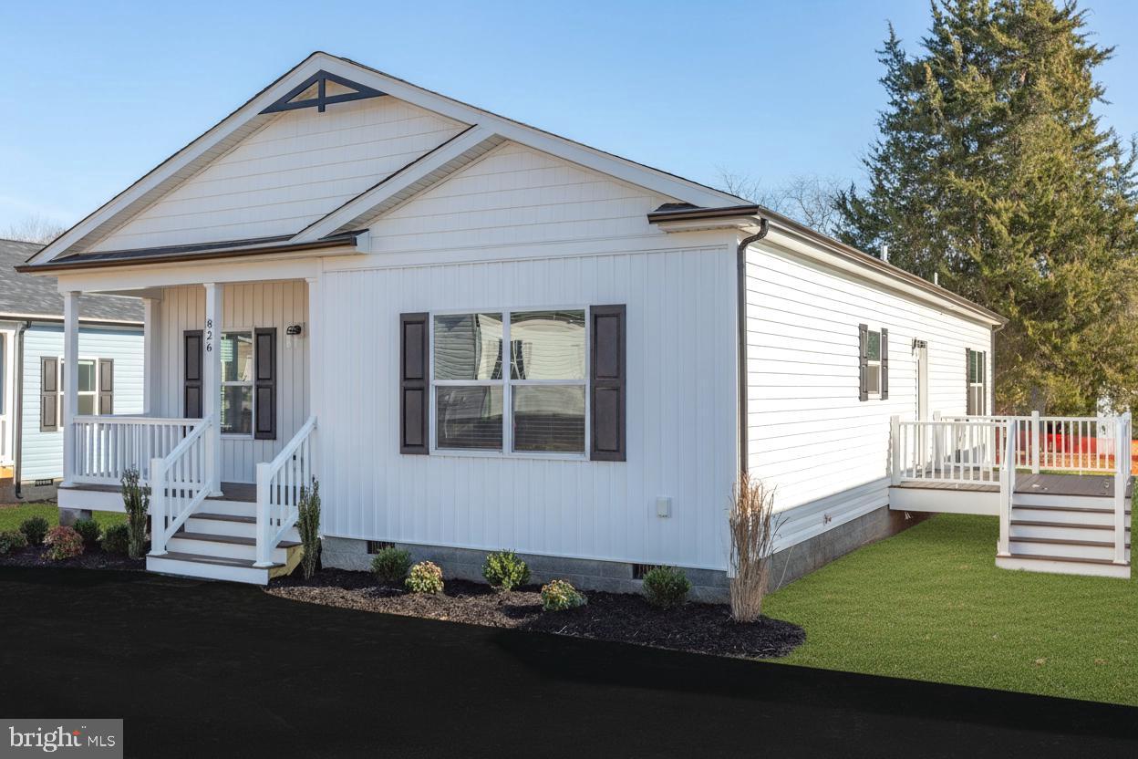 826 MINERAL AVE Property Photo 1