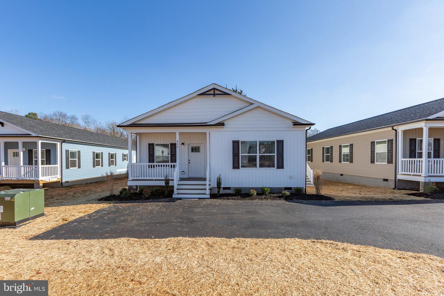 826 Mineral Ave Property Photo 3