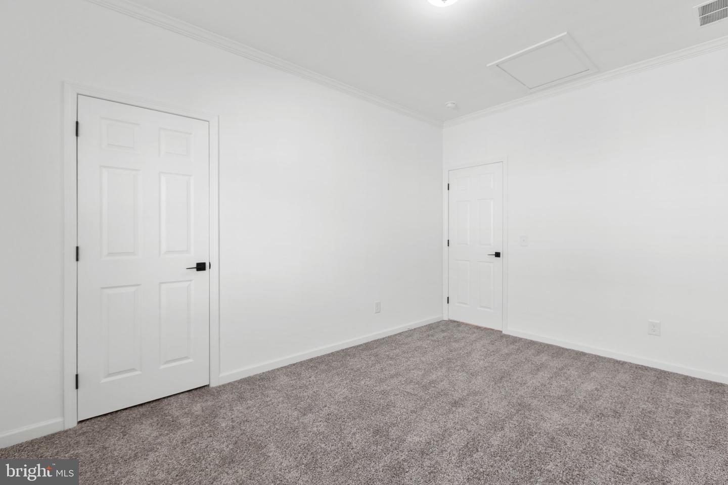 826 Mineral Ave Property Photo 17