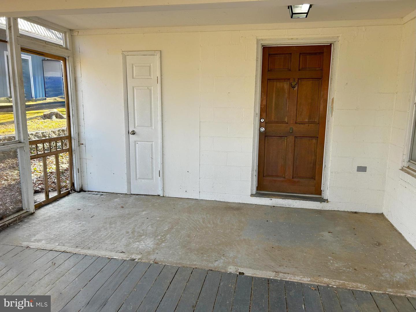 1843 S Lakeshore Dr Property Photo 3