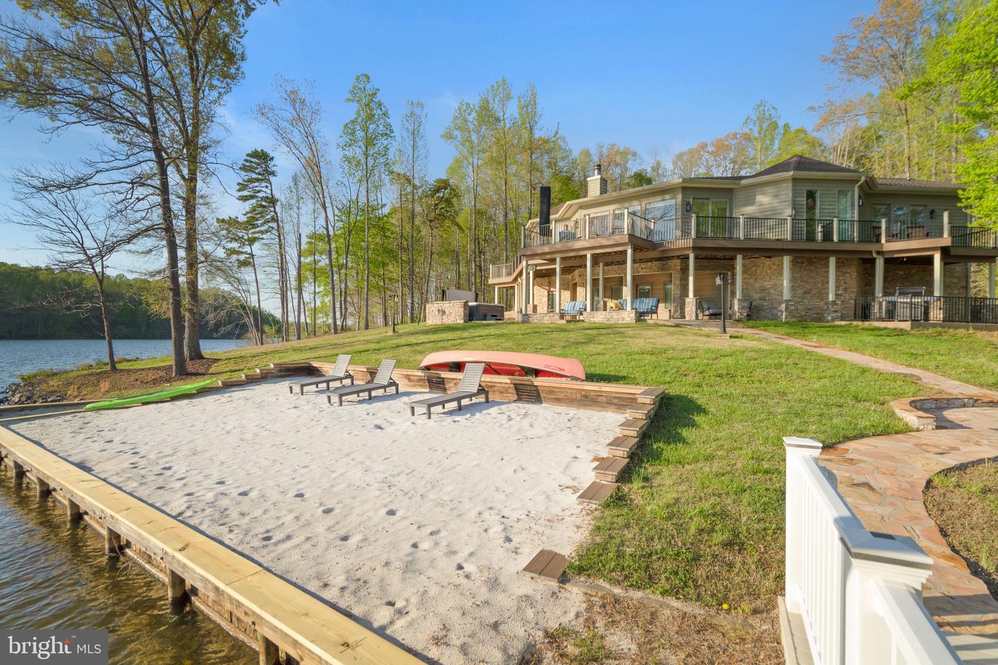 163 Rose Cir Lake Anna Property Photo 3
