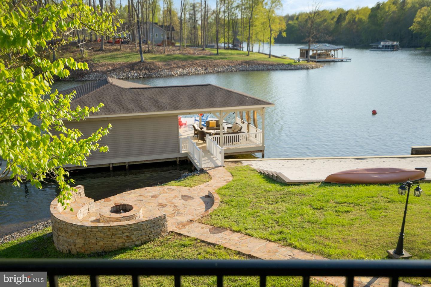 163 Rose Cir Lake Anna Property Photo 4