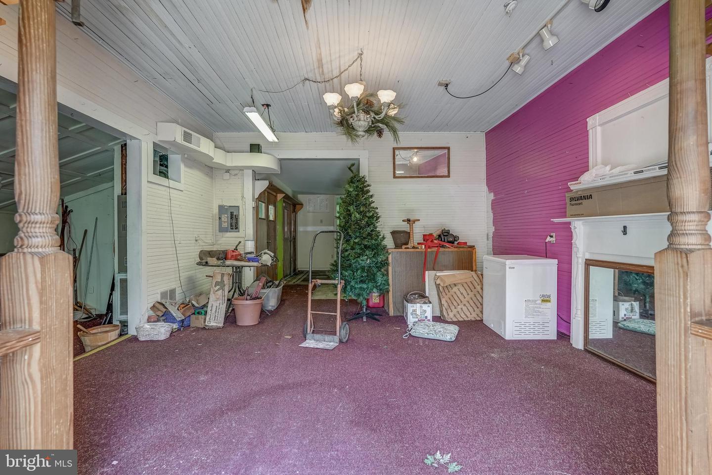 602 E 1st St Property Photo 36