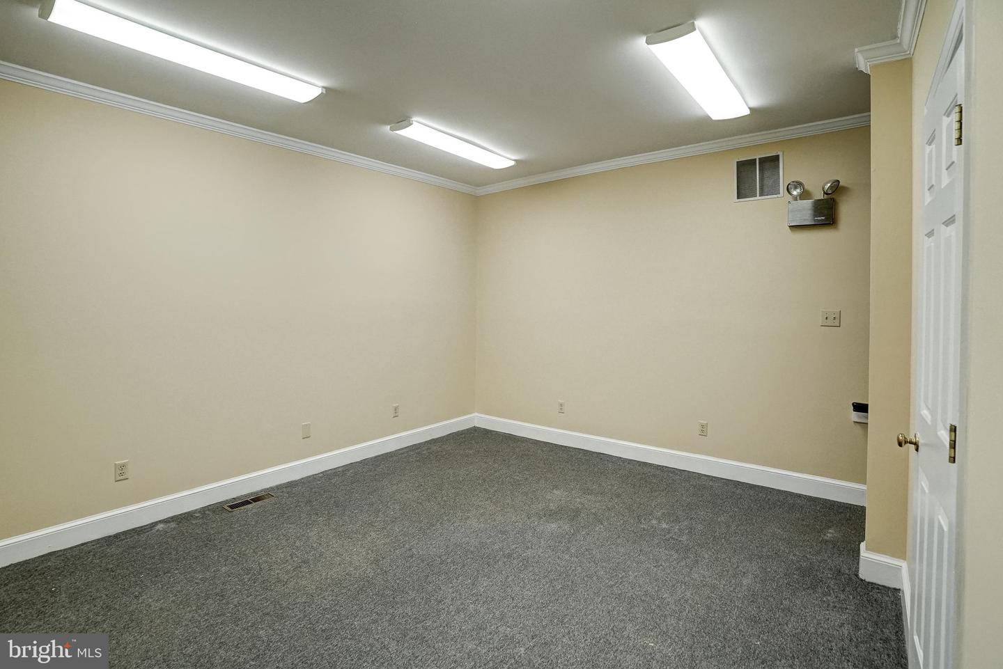 115 W Main St Property Photo 46