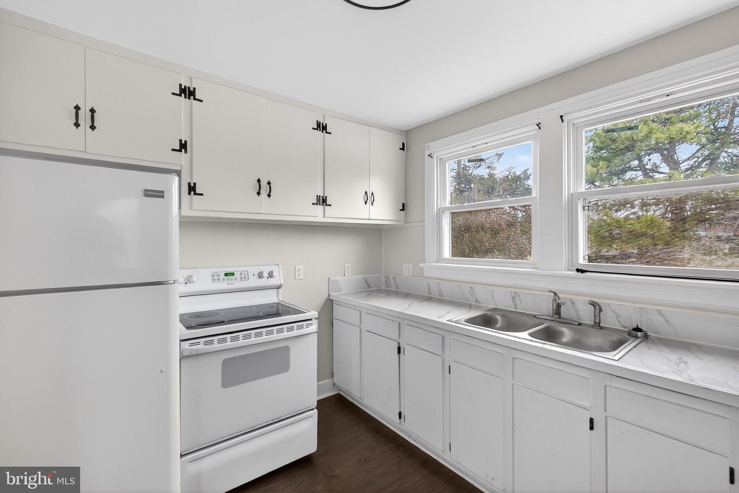 101 Lyde Ave Property Photo 3