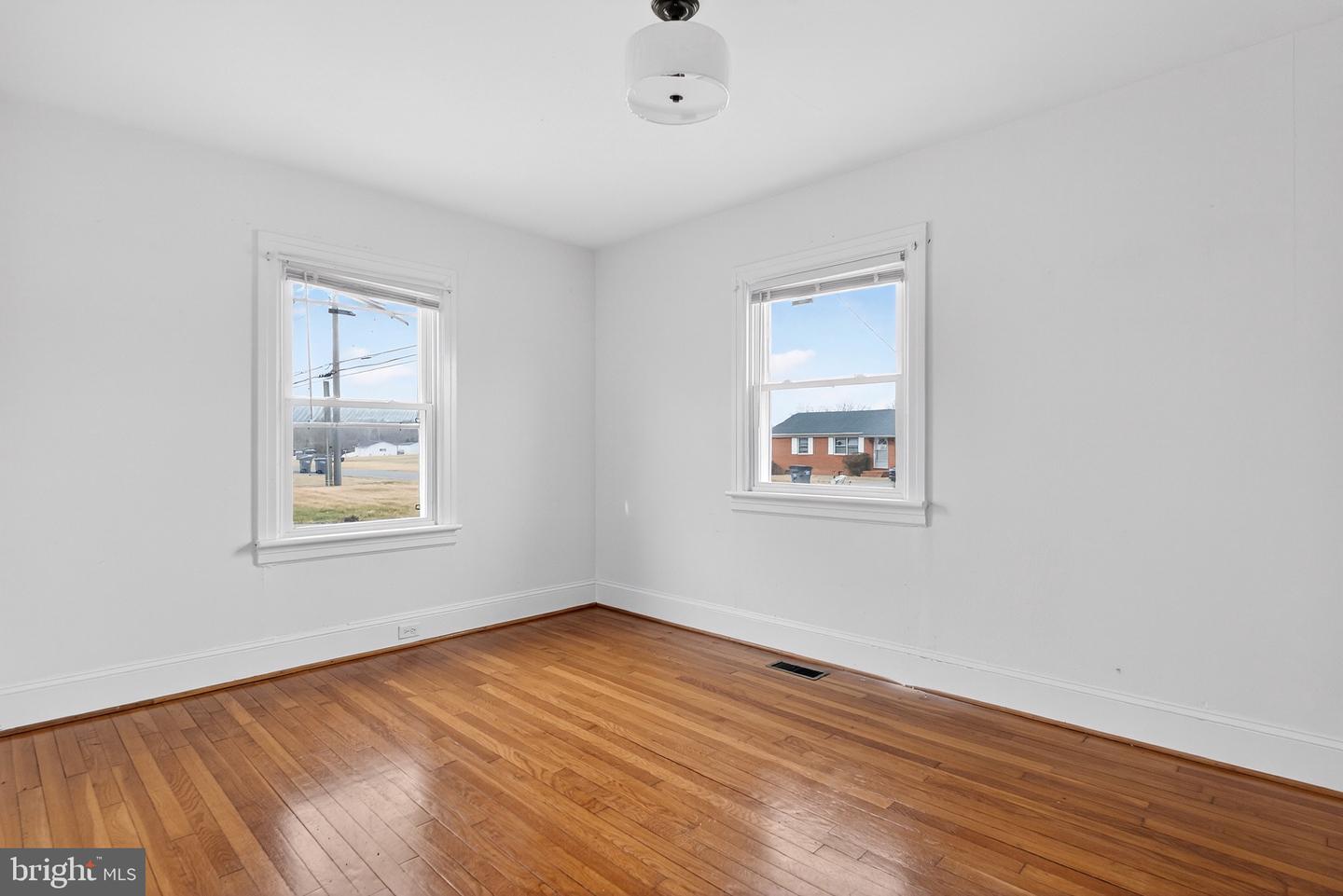 101 Lyde Ave Property Photo 11