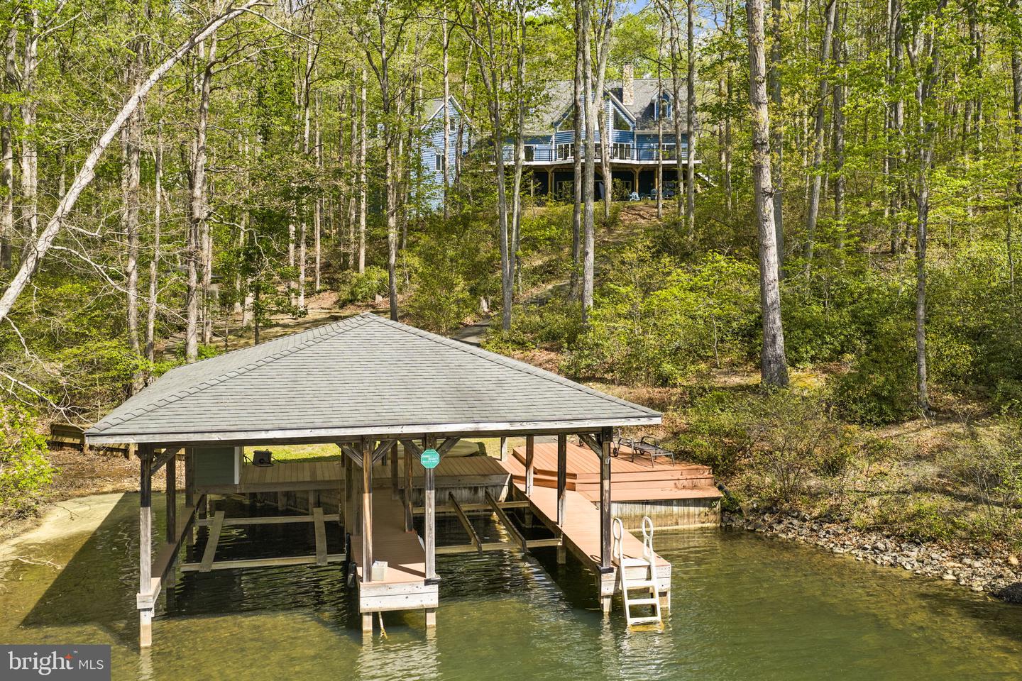 102 Tobys Run Property Photo 2