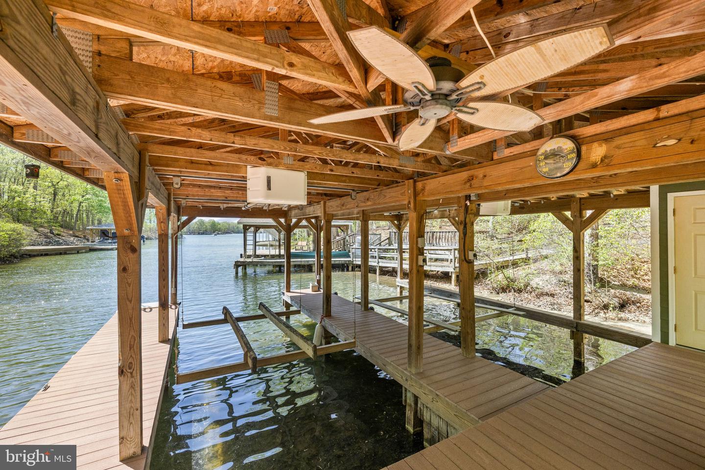 102 Tobys Run Property Photo 7
