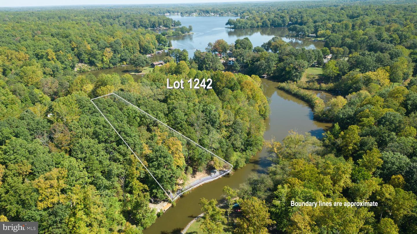 1242 N Lakeshore Dr Property Photo 5