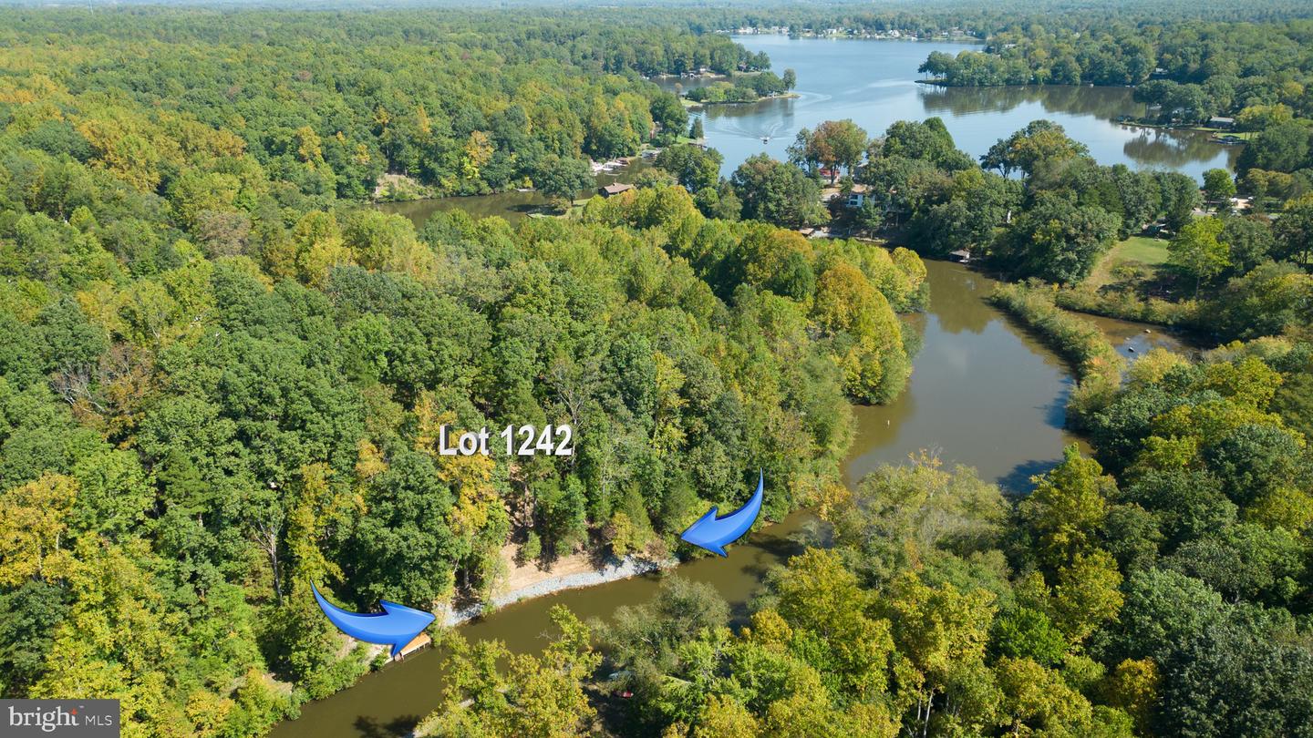 1242 N Lakeshore Dr Property Photo 7