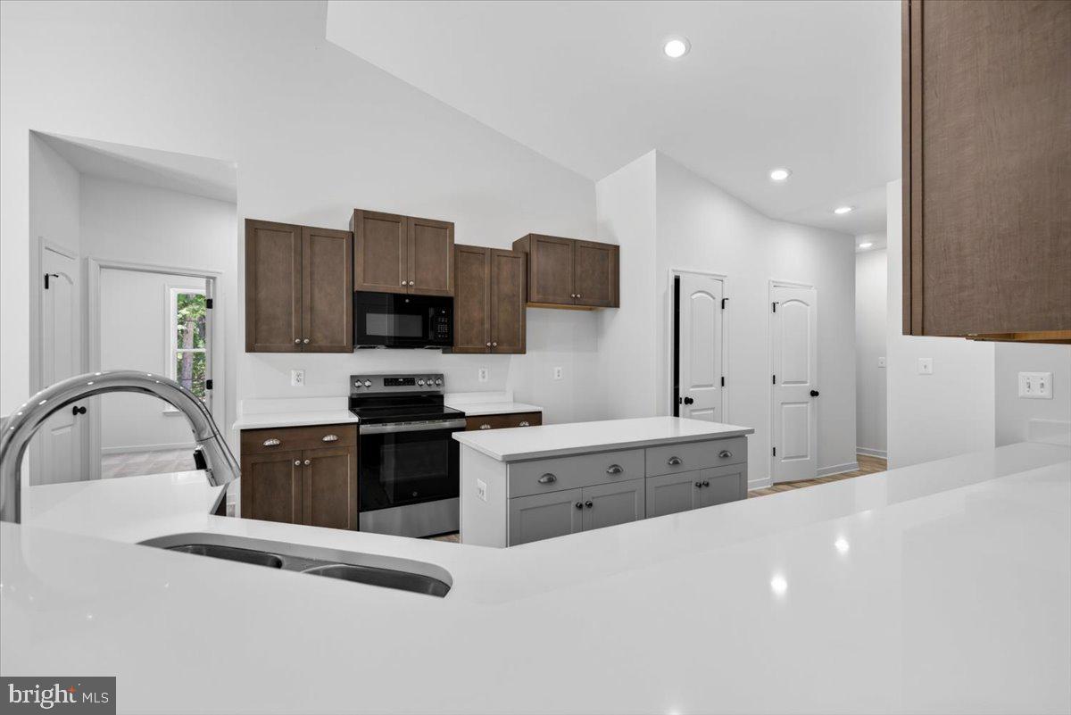 615 Traveller St Property Photo 39