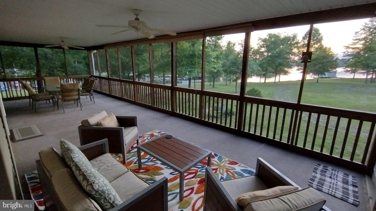 305 Catamaran Ct Property Photo 6