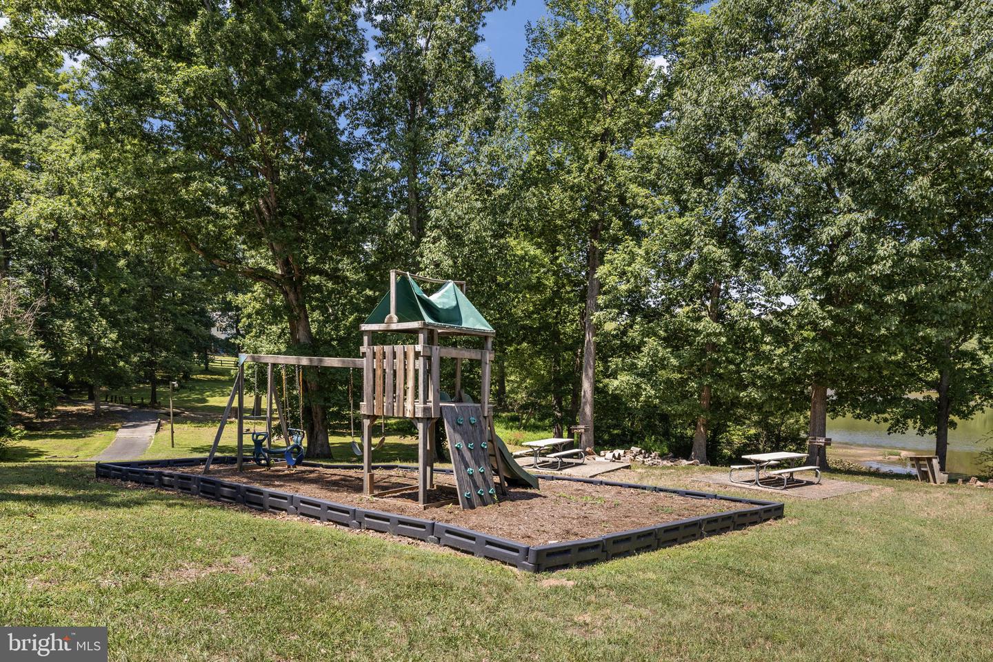 249 Derby Ln Property Photo 14
