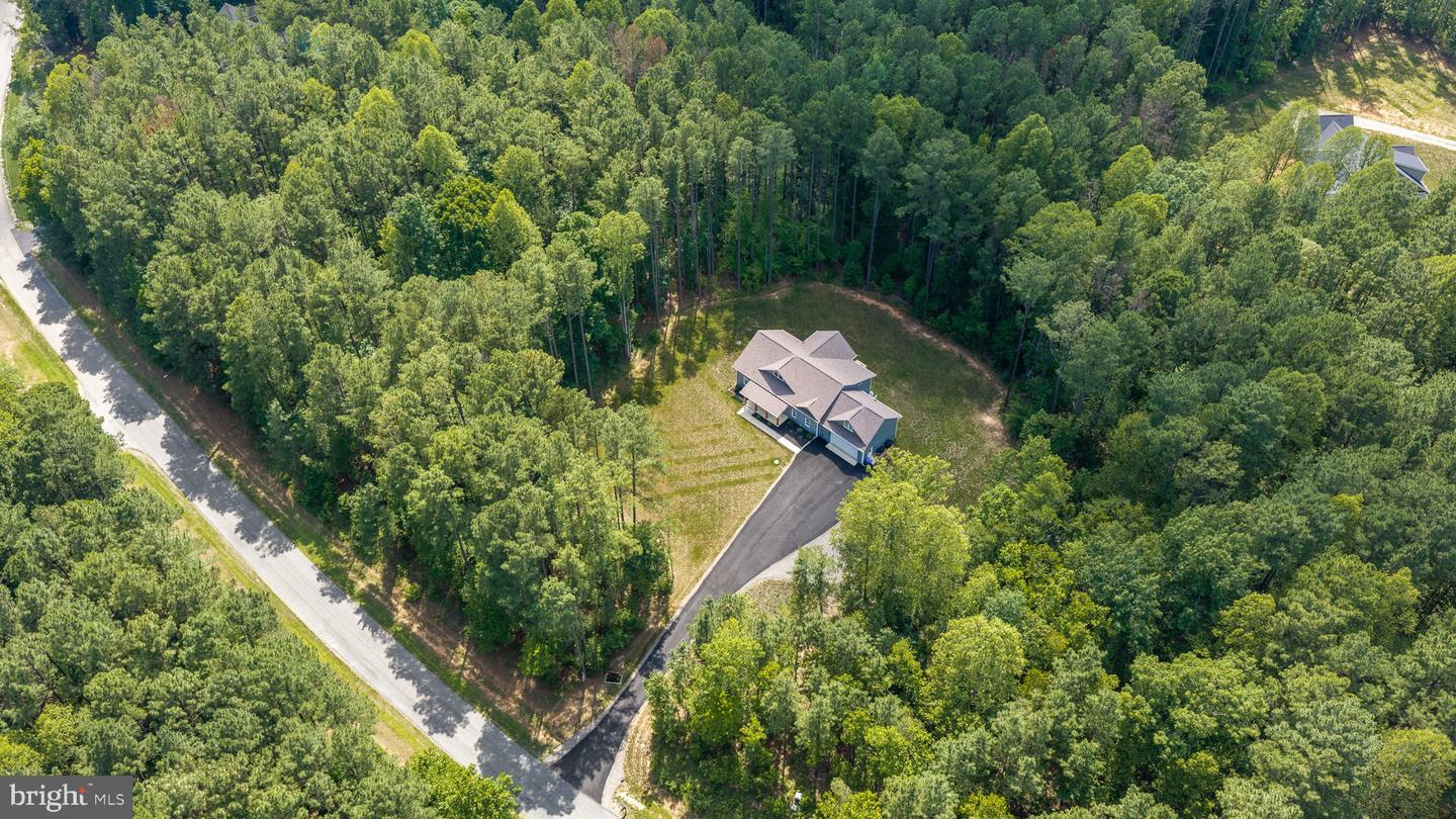 1098 Lake Forest Dr Property Photo 3