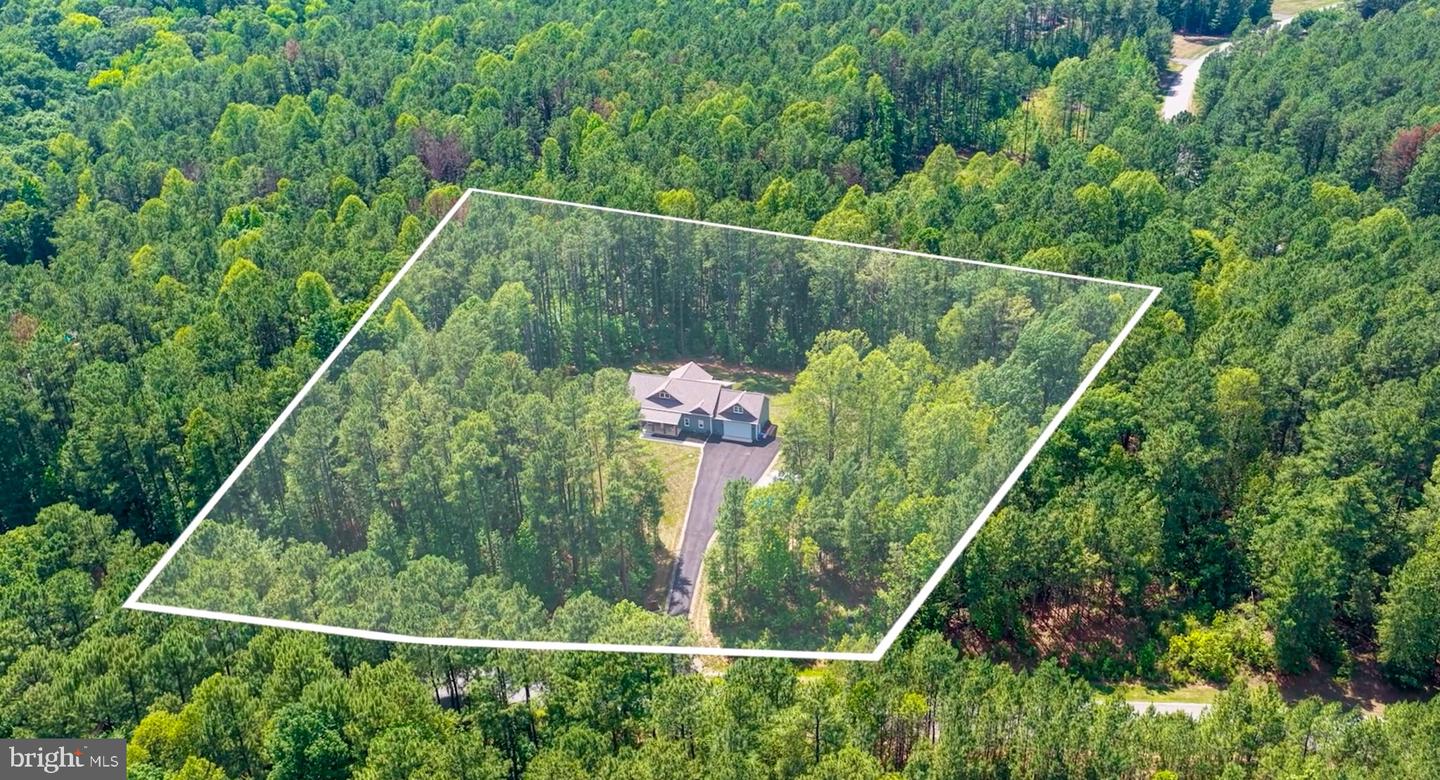 1098 Lake Forest Dr Property Photo 4
