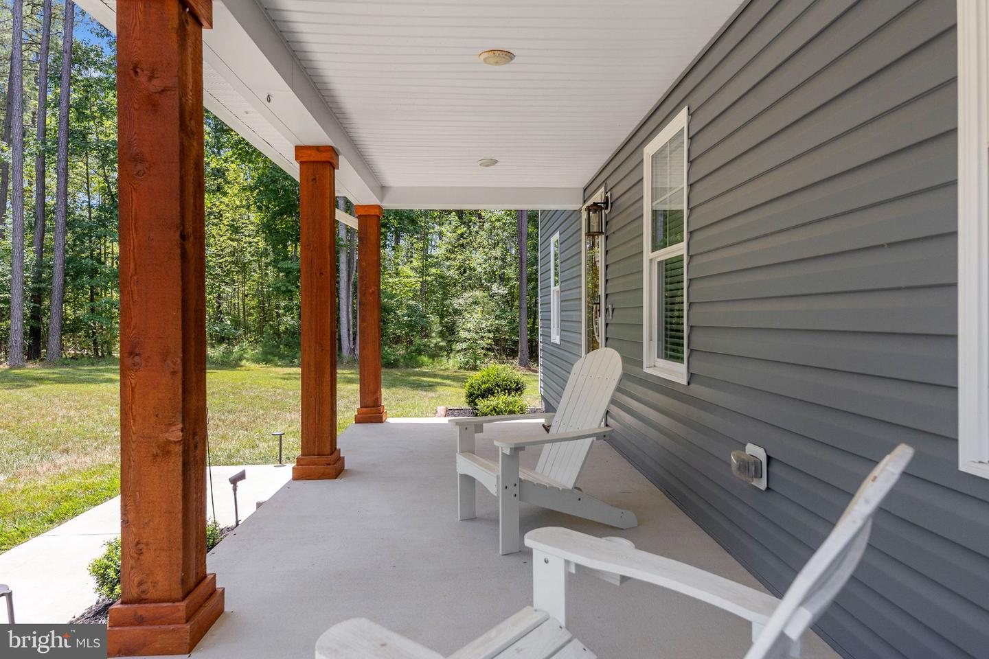1098 Lake Forest Dr Property Photo 7