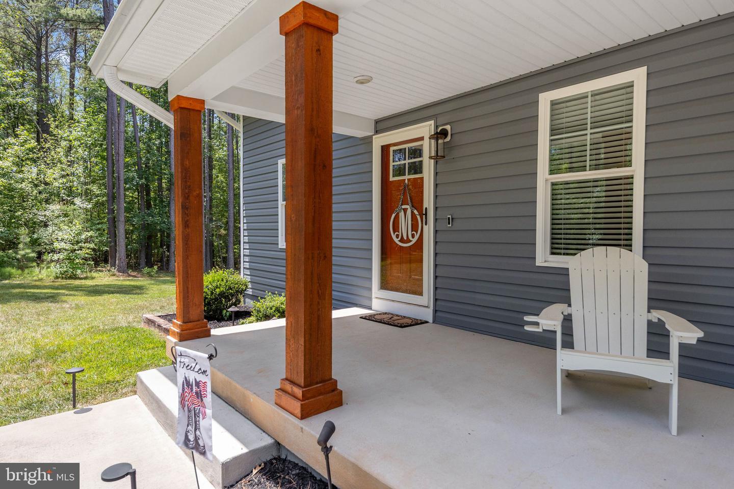 1098 Lake Forest Dr Property Photo 8