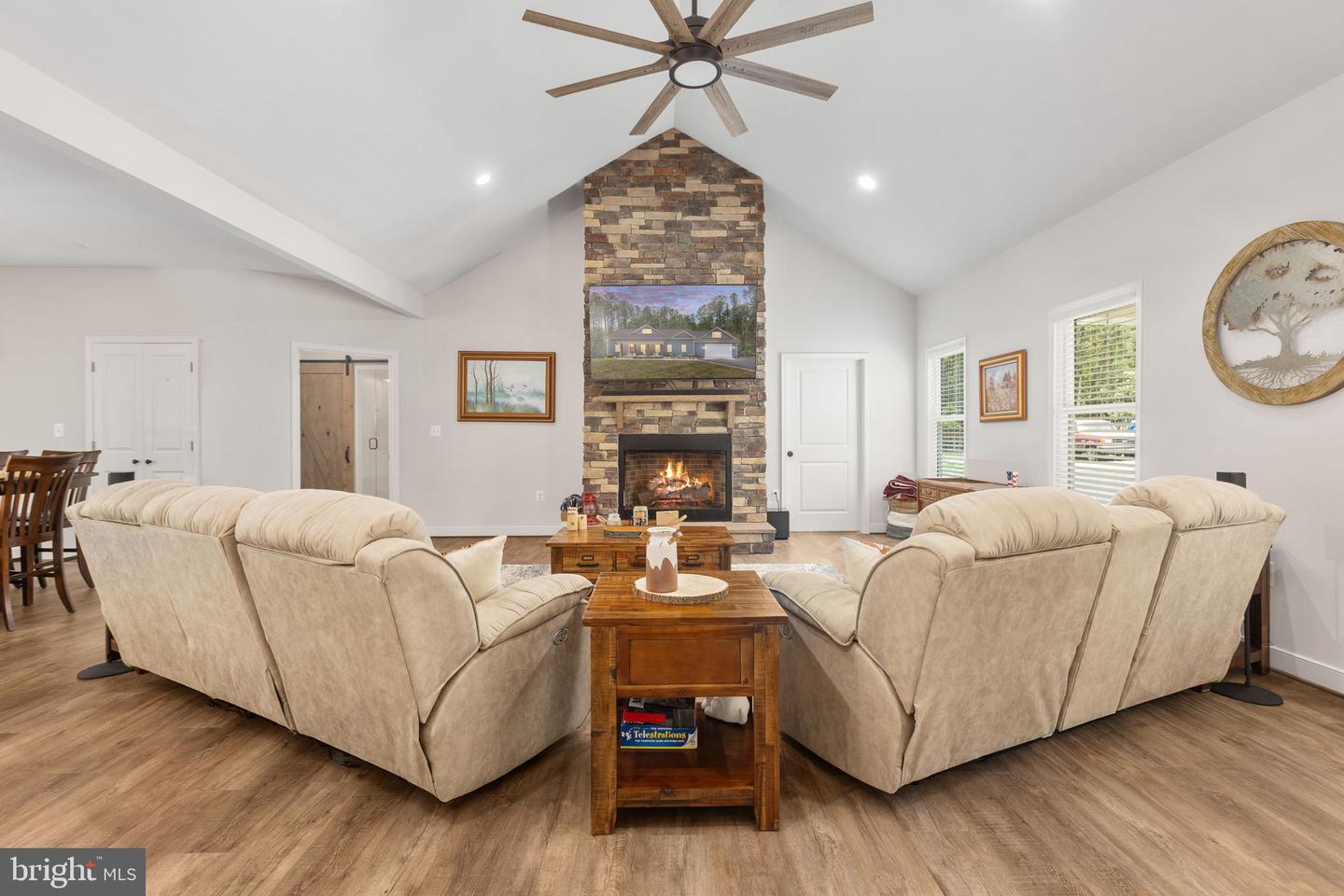 1098 Lake Forest Dr Property Photo 13