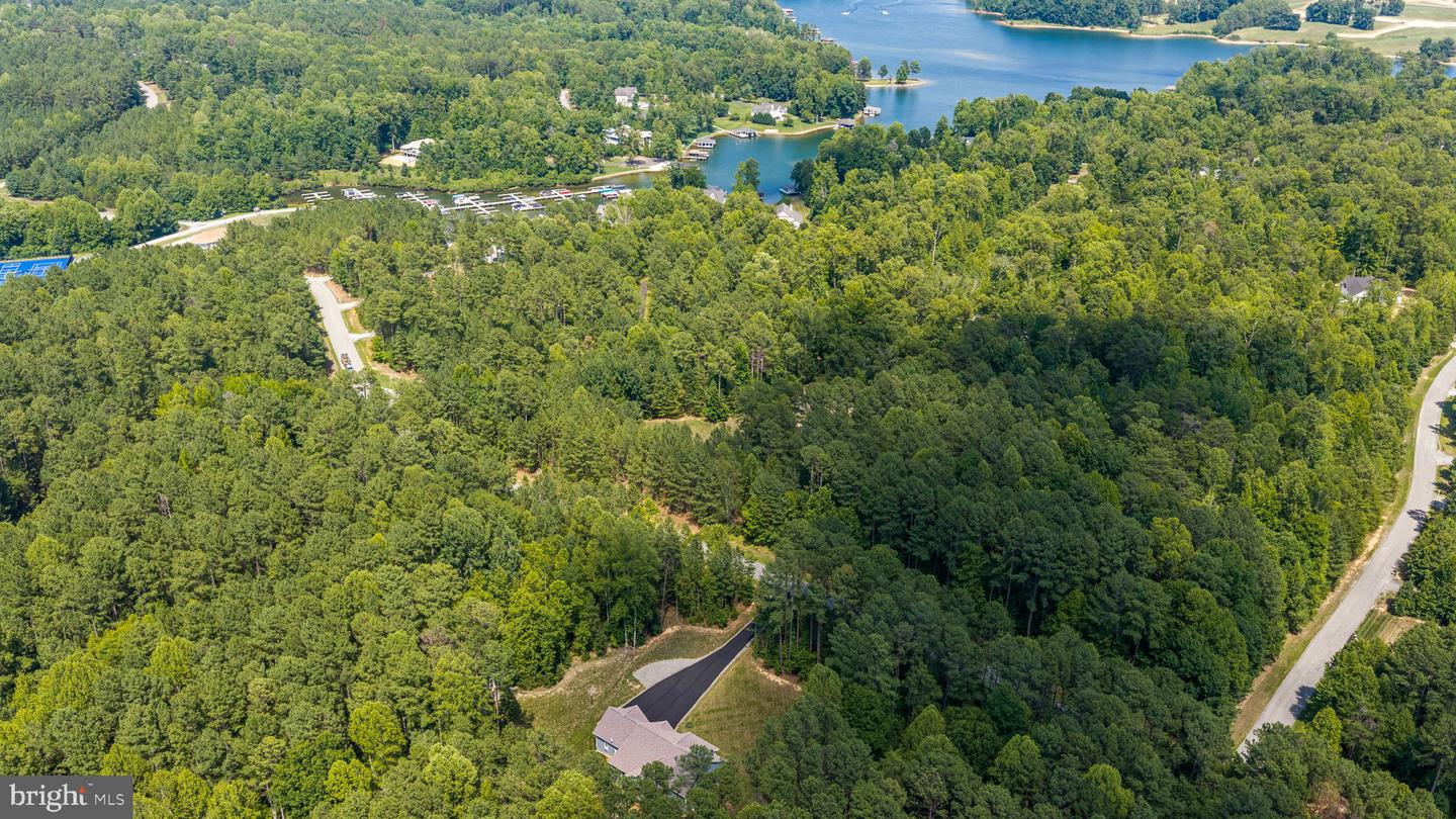 1098 Lake Forest Dr Property Photo 63