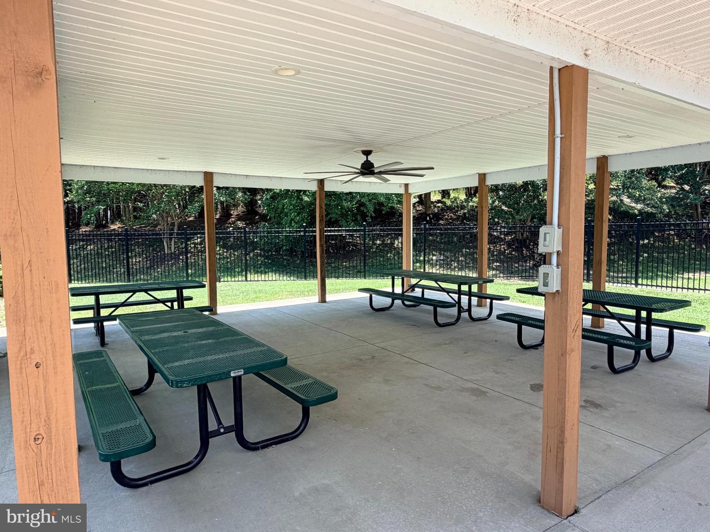 1098 Lake Forest Dr Property Photo 74