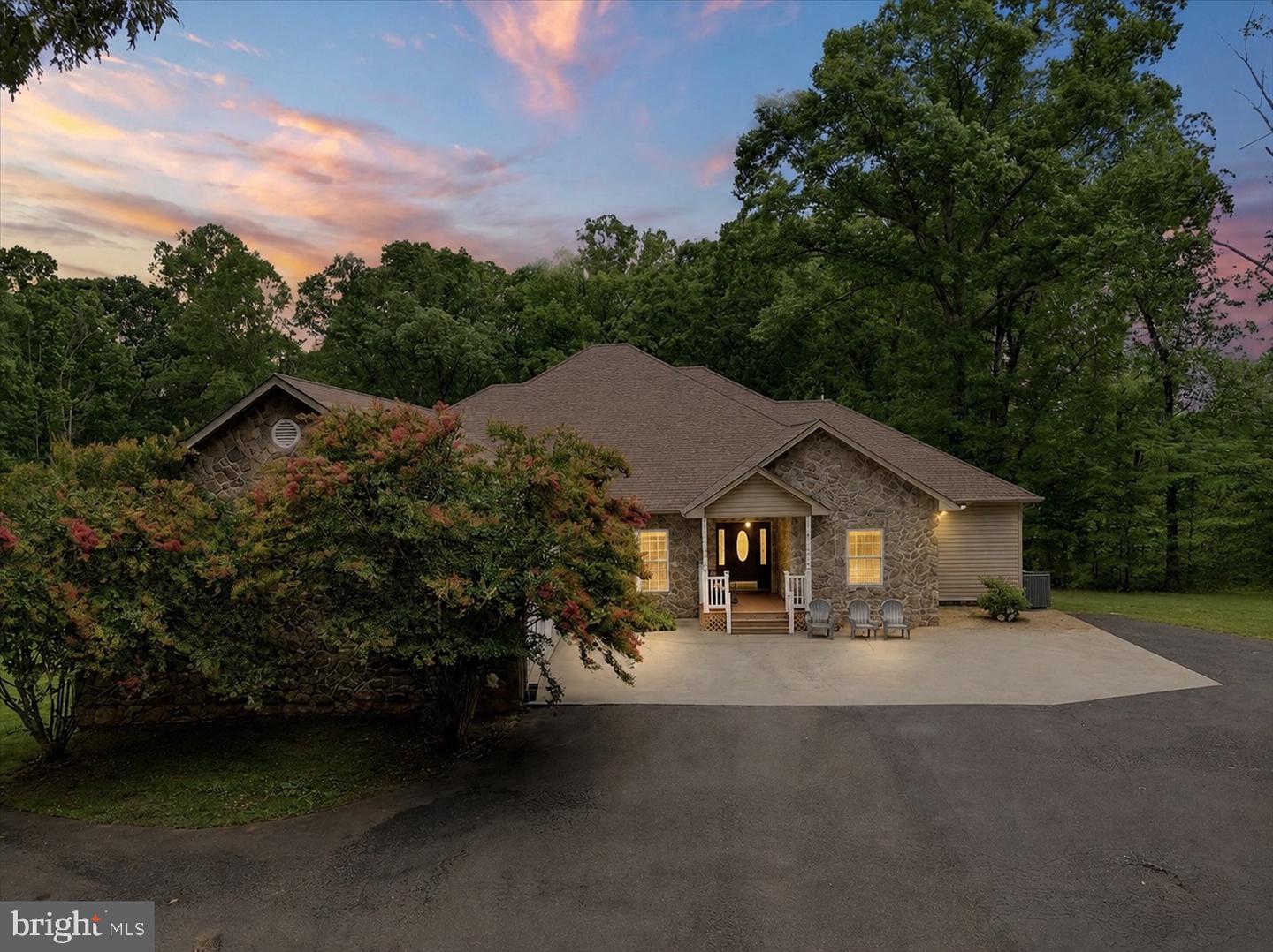 520 Oak Grove Dr Property Photo 1