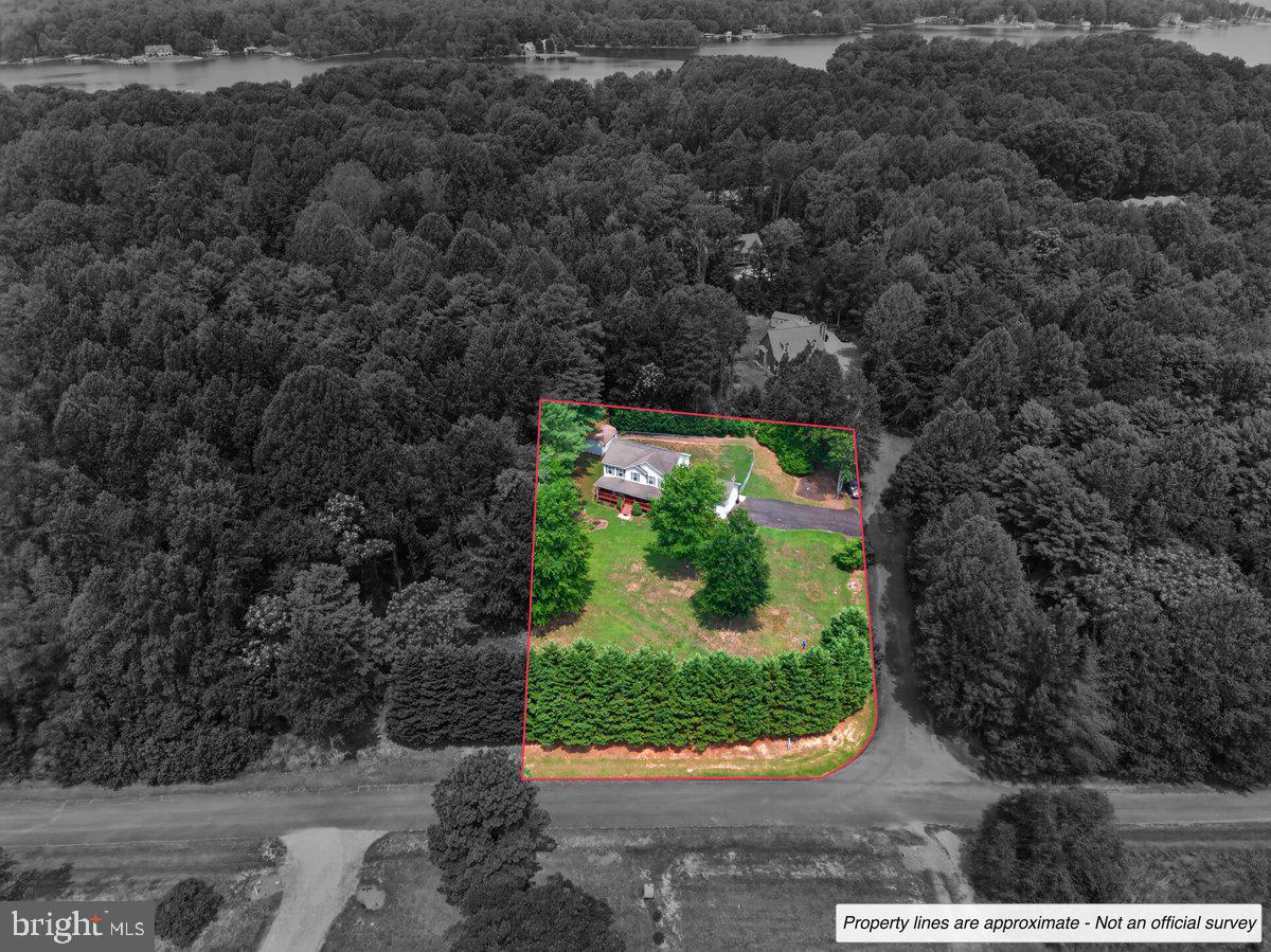 33 Bogey Ln Property Photo 3