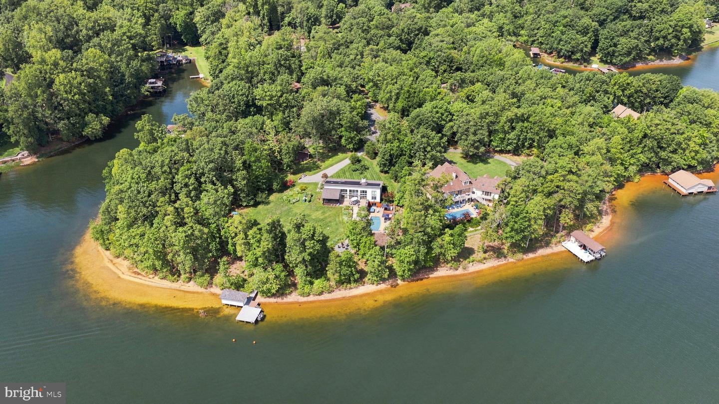 438 Lakeway Rd Property Photo 4