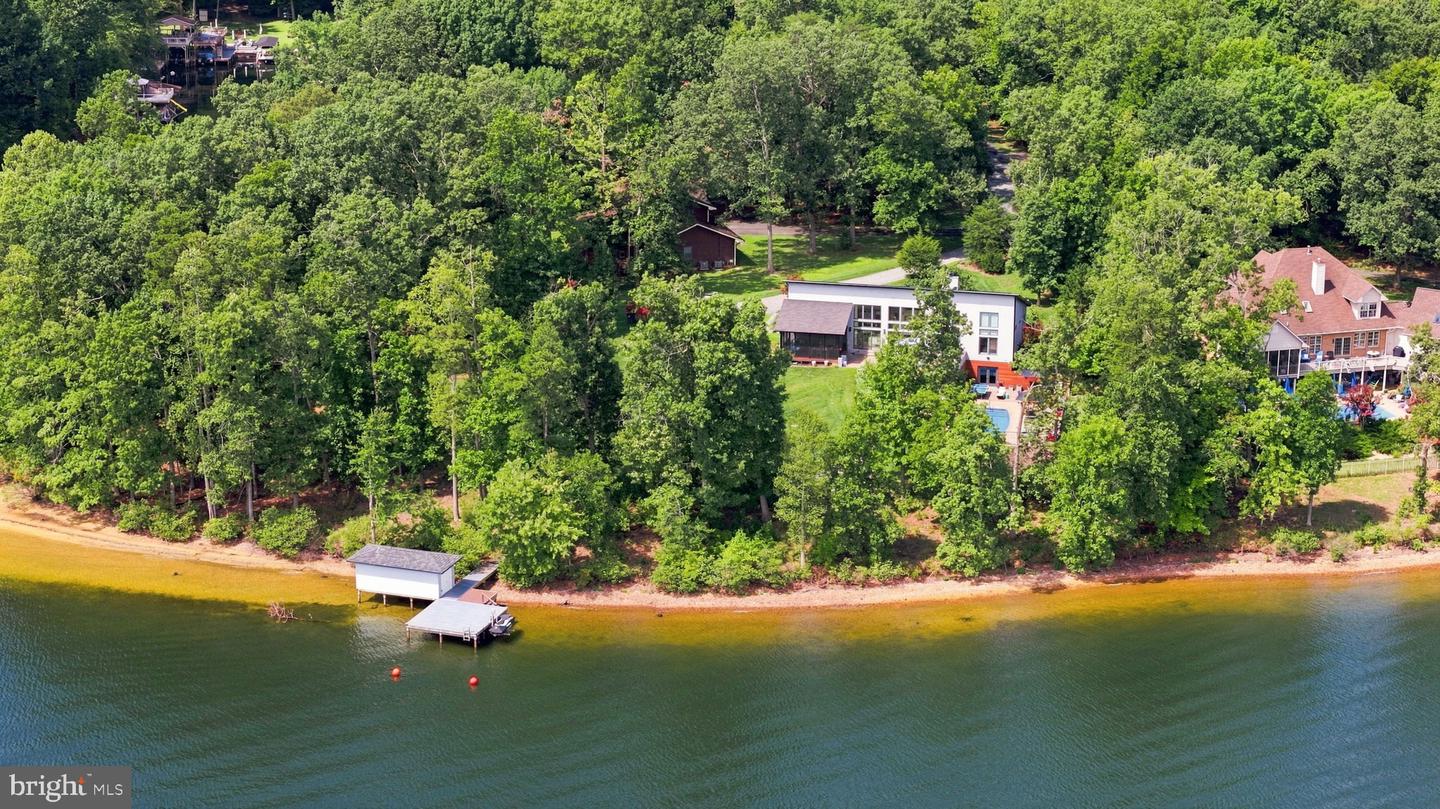 438 Lakeway Rd Property Photo 5