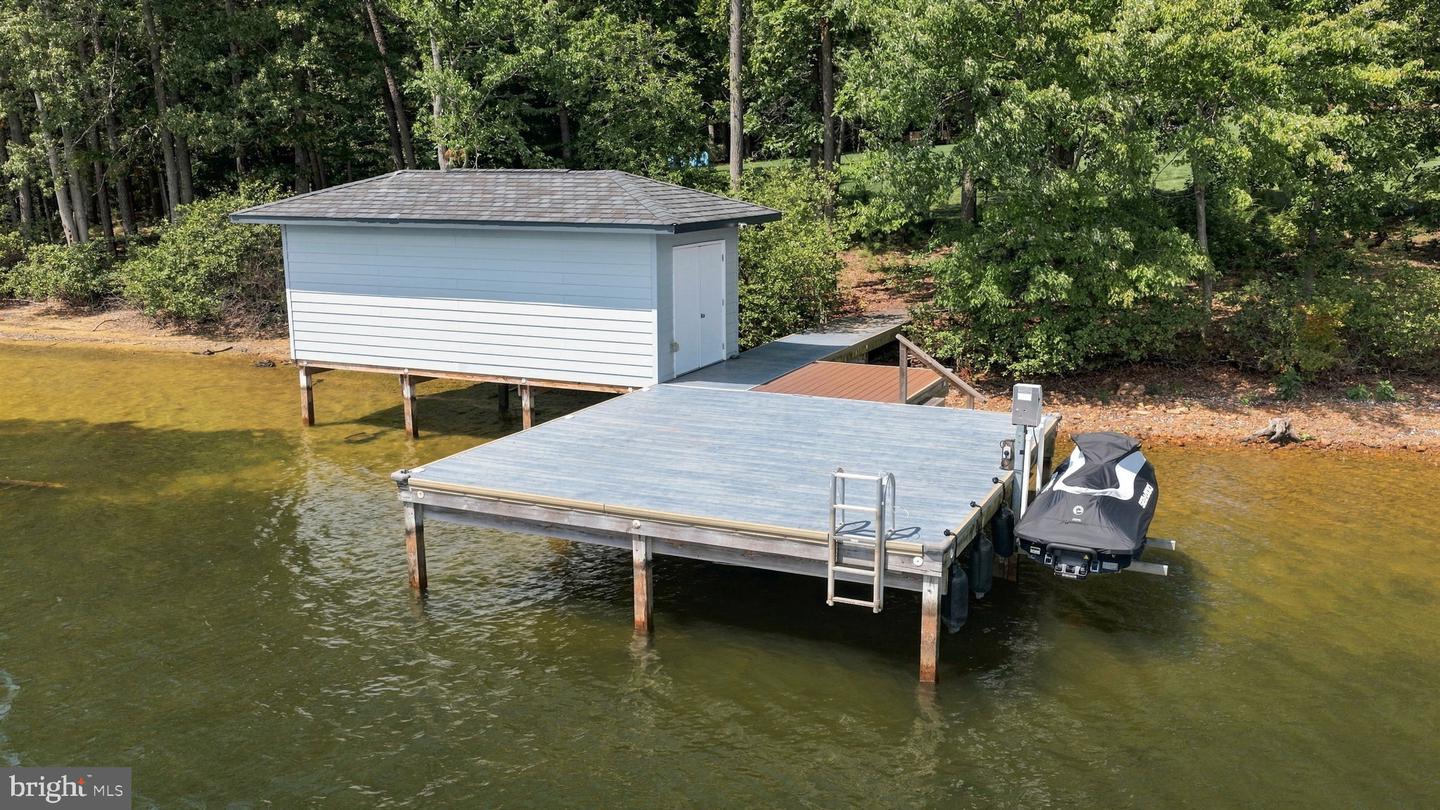 438 Lakeway Rd Property Photo 8