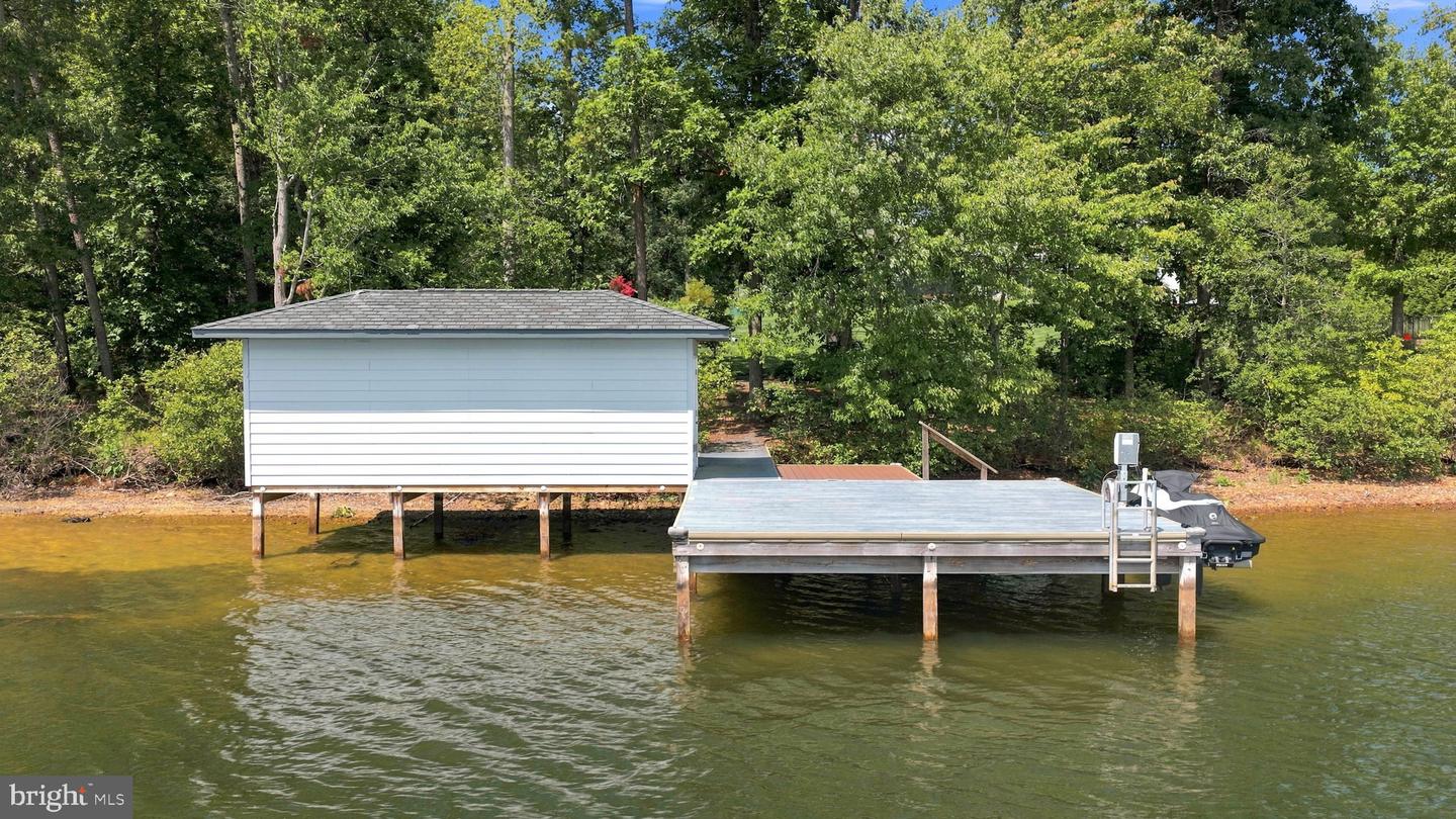 438 Lakeway Rd Property Photo 12