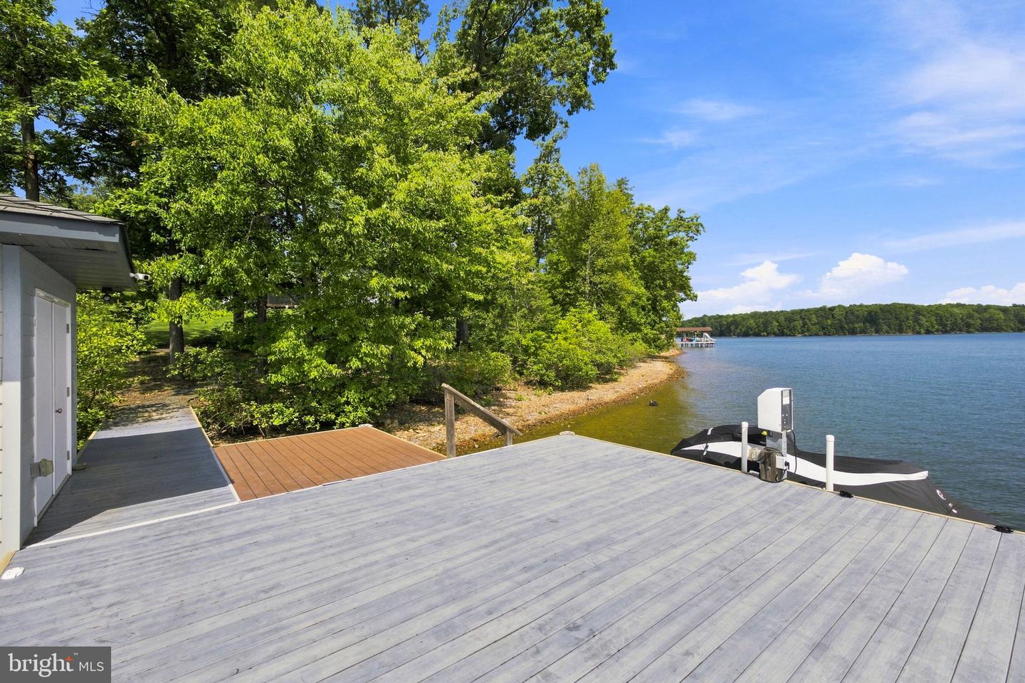 438 Lakeway Rd Property Photo 15