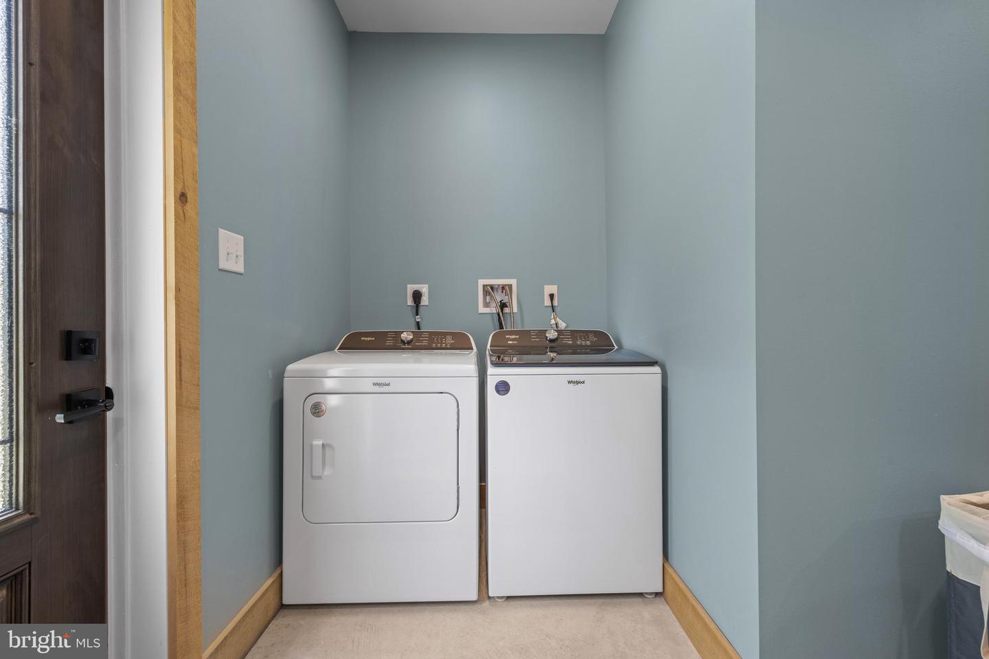 375 Ark Ave. Property Photo 23