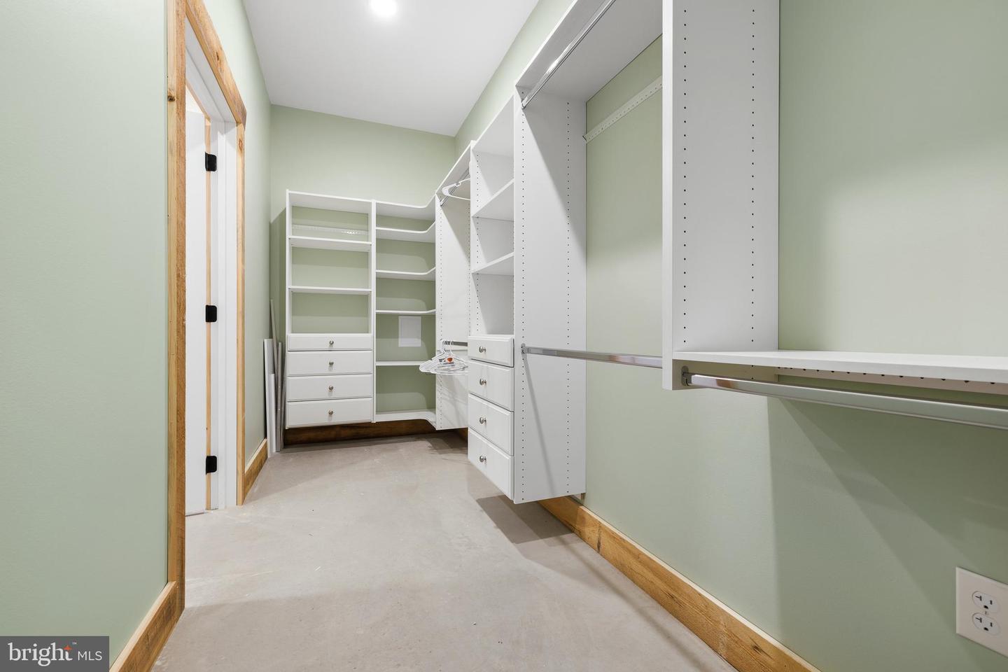 375 Ark Ave. Property Photo 47