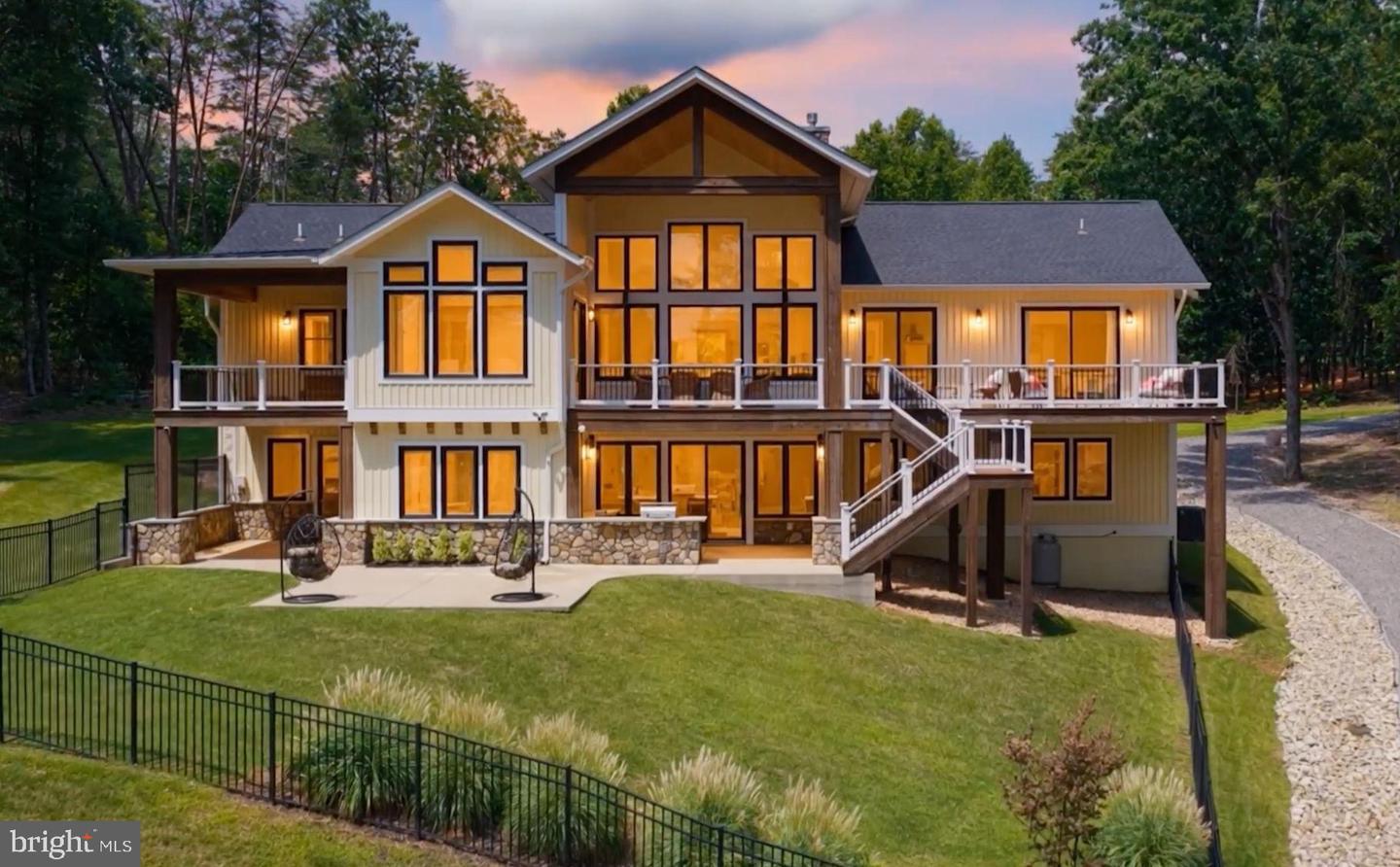 38 WALNUT HILL DR