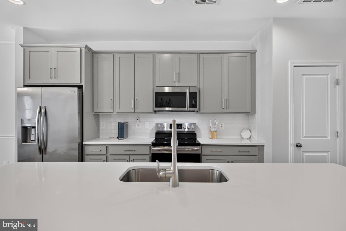 360 Lake Front Dr #j002 Property Photo 26